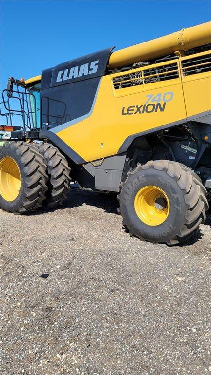 Main image CLAAS LEXION 740 10